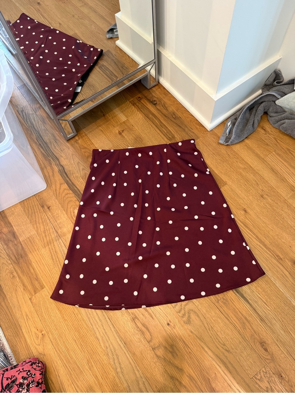 NWT LOFT Polka Dot skirt burgundy with light blush-colored spots. Size M. - Picture 2 of 3